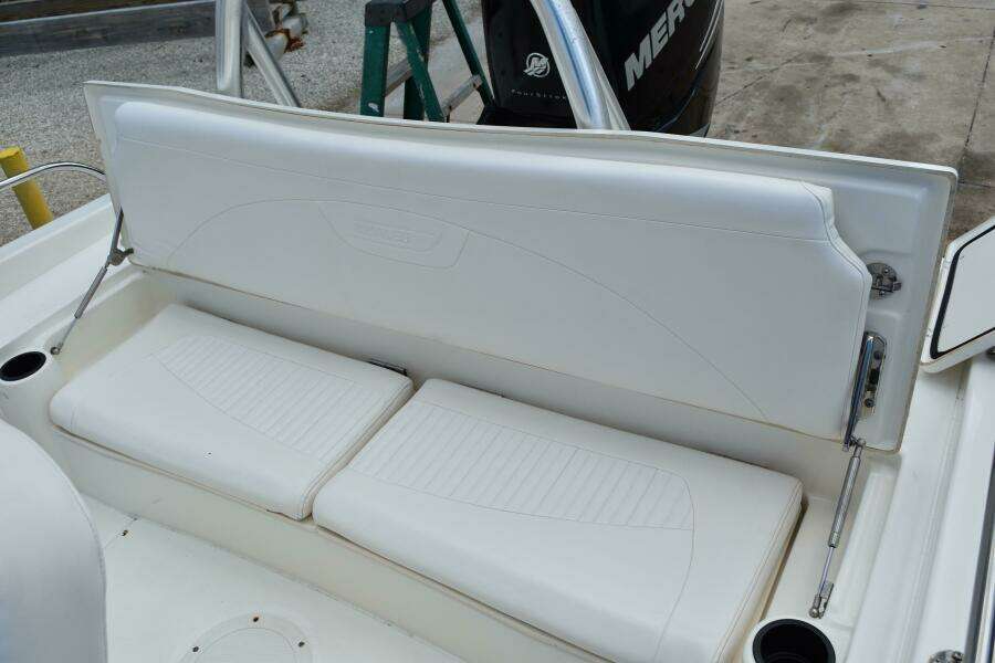 23ft Boston Whaler Yacht For Sale