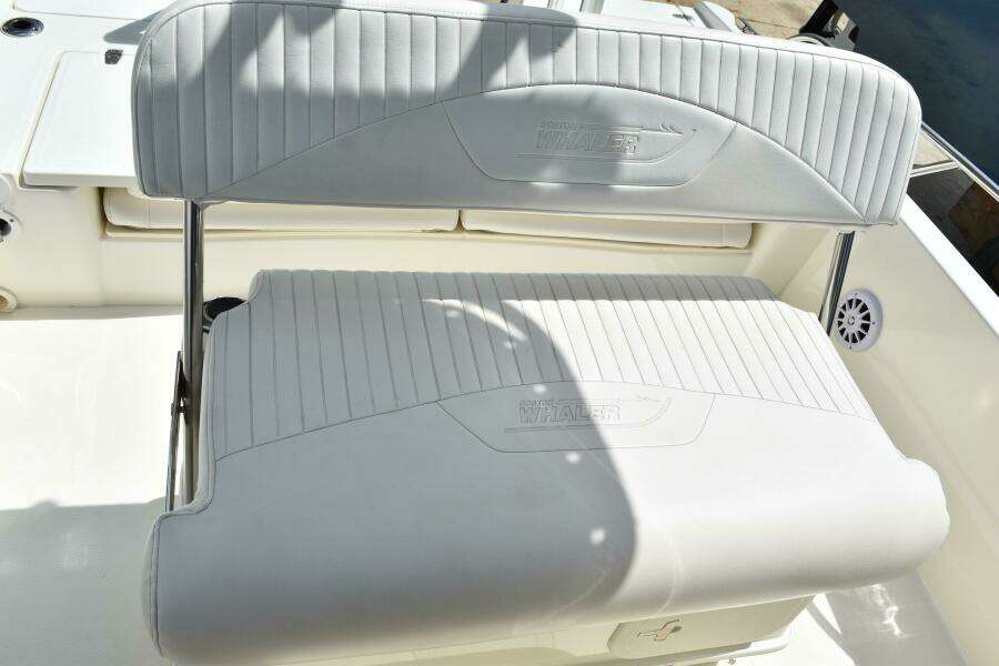 23ft Boston Whaler Yacht For Sale