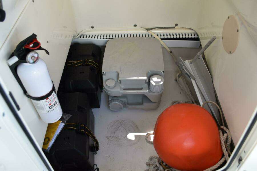 23ft Boston Whaler Yacht For Sale