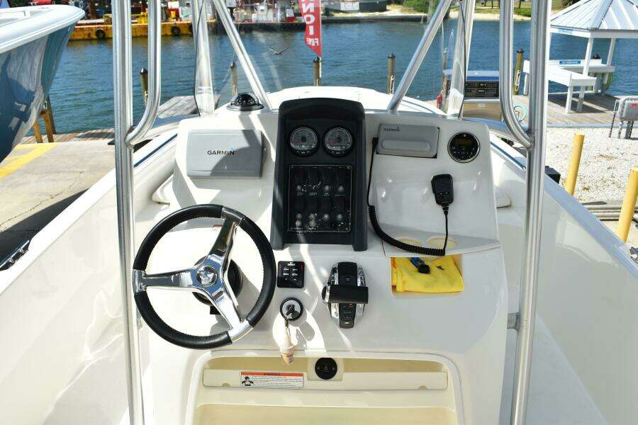 23ft Boston Whaler Yacht For Sale