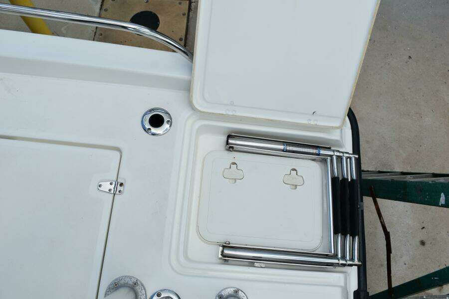 23ft Boston Whaler Yacht For Sale
