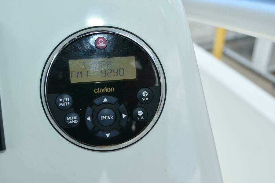 23ft Boston Whaler Yacht For Sale