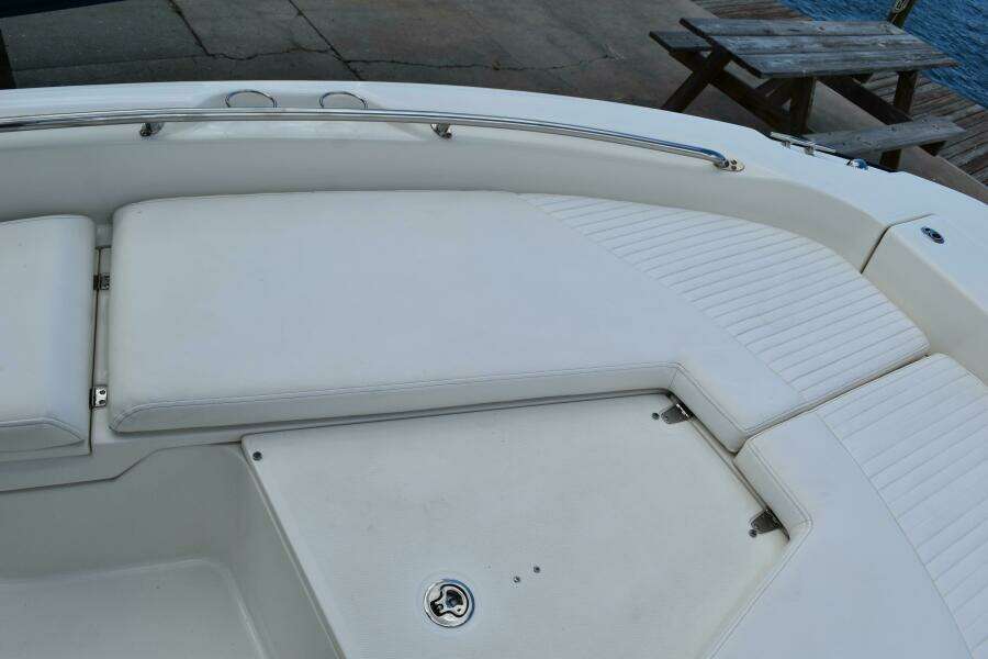 23ft Boston Whaler Yacht For Sale