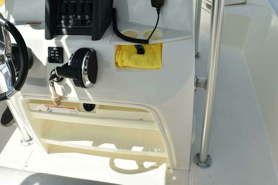 23ft Boston Whaler Yacht For Sale