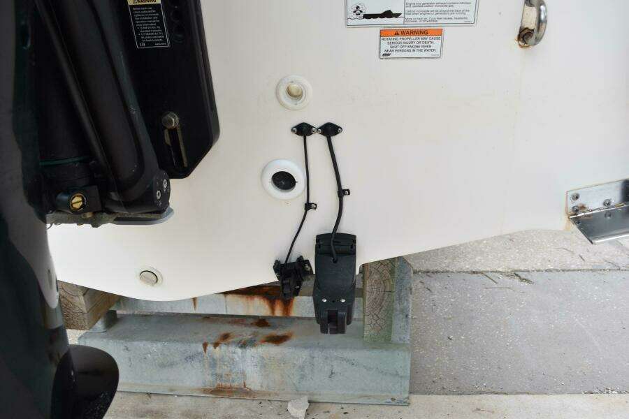 23ft Boston Whaler Yacht For Sale