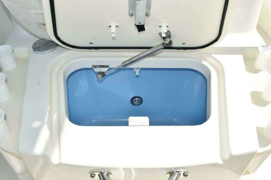 23ft Boston Whaler Yacht For Sale