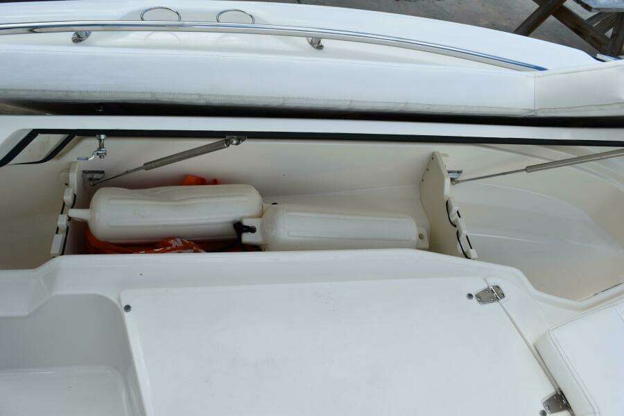 23ft Boston Whaler Yacht For Sale