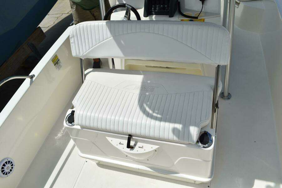 23ft Boston Whaler Yacht For Sale