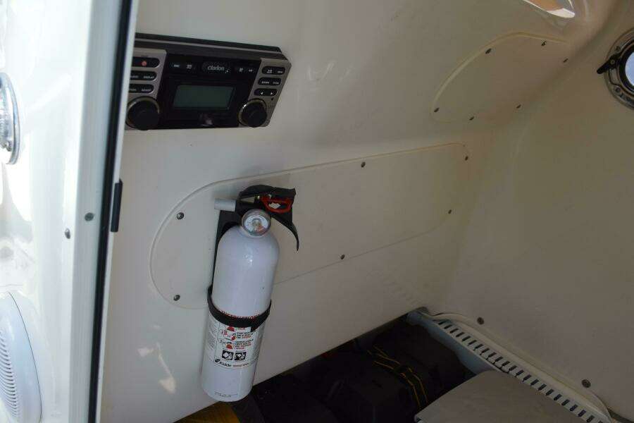23ft Boston Whaler Yacht For Sale