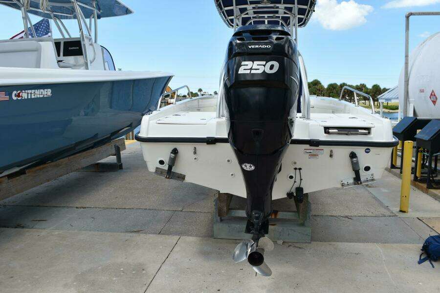 23ft Boston Whaler Yacht For Sale