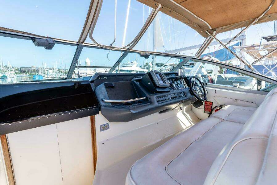 Sea Oddity 33ft Sea Ray Yacht For Sale