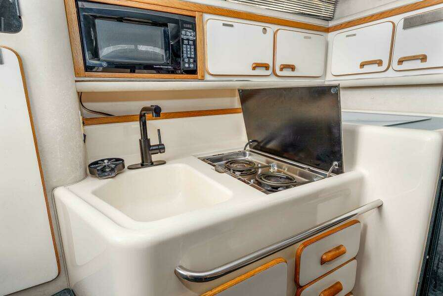 Sea Oddity 33ft Sea Ray Yacht For Sale