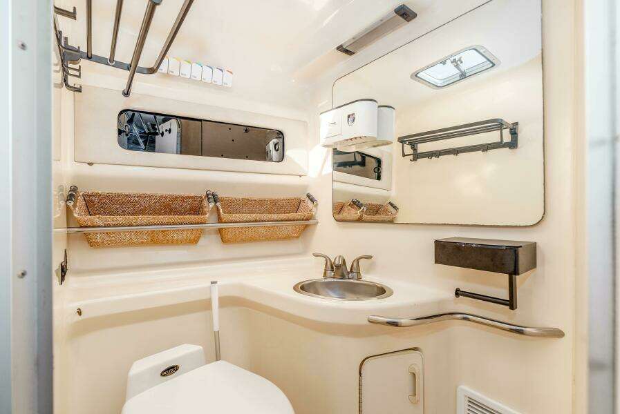 Sea Oddity 33ft Sea Ray Yacht For Sale