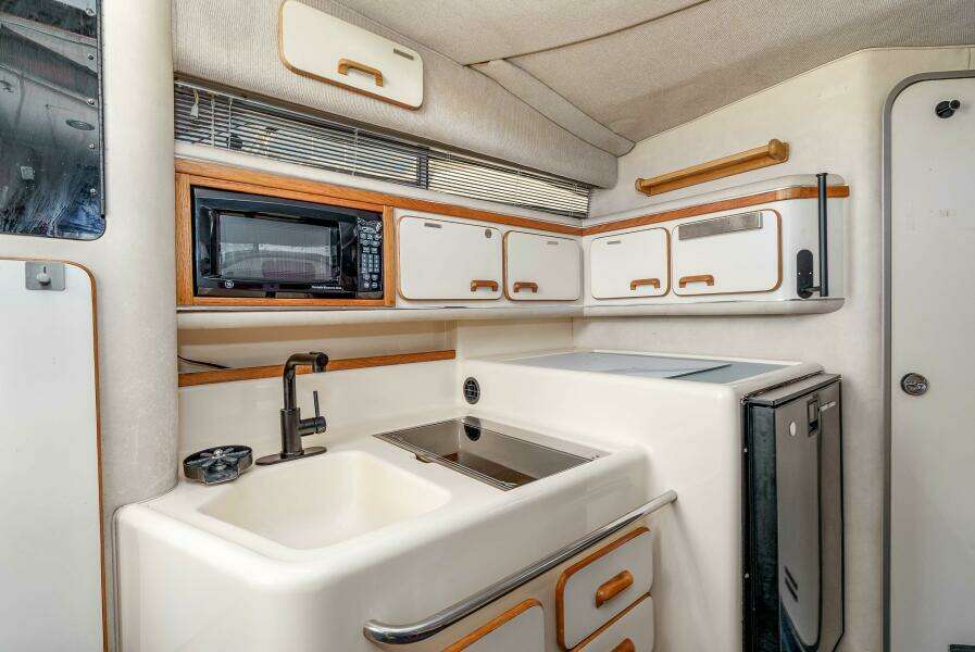 Sea Oddity 33ft Sea Ray Yacht For Sale