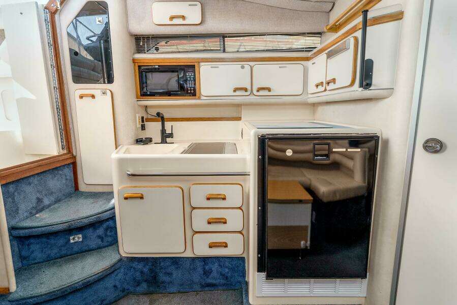 Sea Oddity 33ft Sea Ray Yacht For Sale