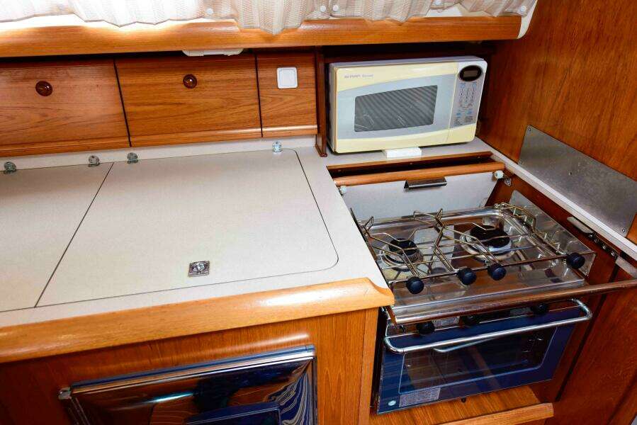43ft Jeanneau Yacht For Sale