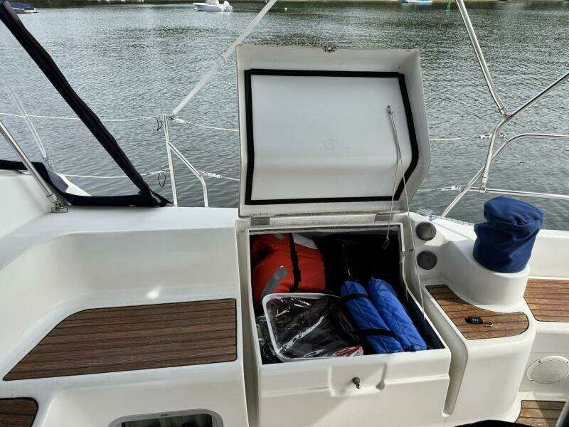 43ft Jeanneau Yacht For Sale