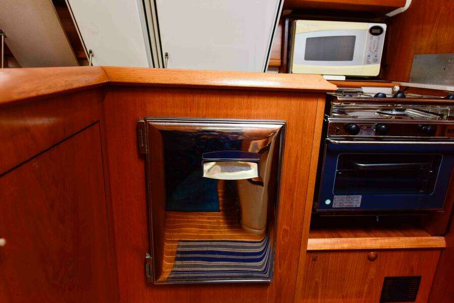 43ft Jeanneau Yacht For Sale