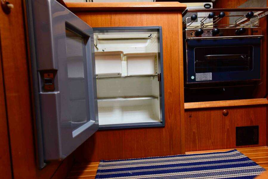 43ft Jeanneau Yacht For Sale