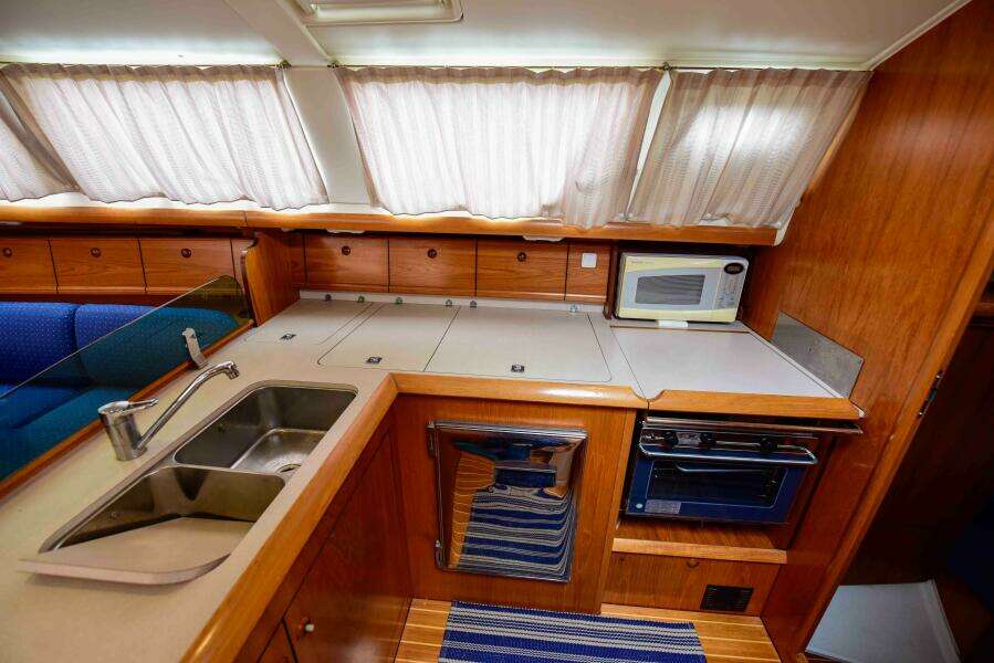 43ft Jeanneau Yacht For Sale