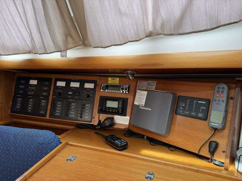 43ft Jeanneau Yacht For Sale