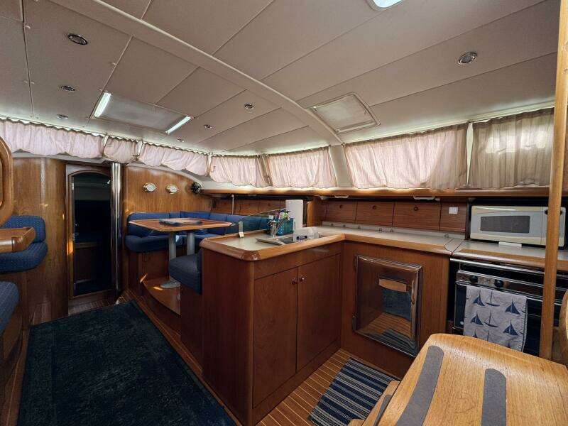 43ft Jeanneau Yacht For Sale