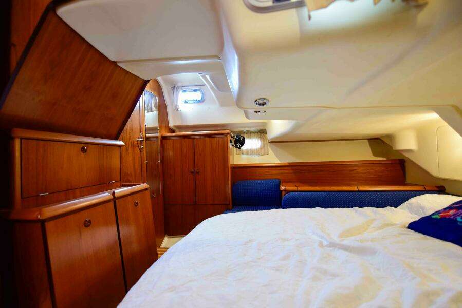 43ft Jeanneau Yacht For Sale