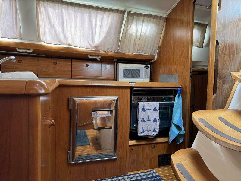 43ft Jeanneau Yacht For Sale