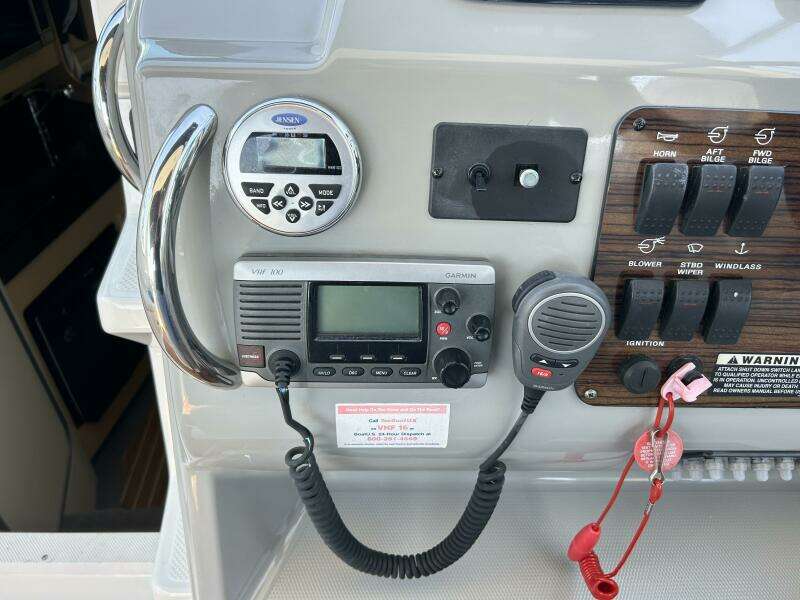 28ft Bayliner Yacht For Sale