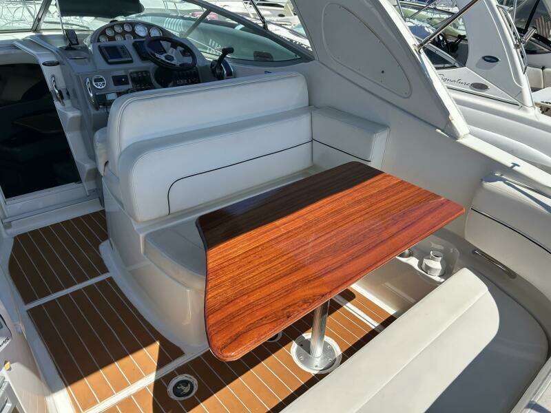 28ft Bayliner Yacht For Sale