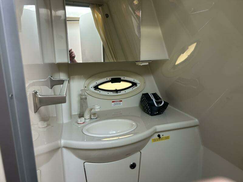28ft Bayliner Yacht For Sale