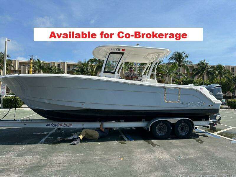 Used 2019 Robalo R302 For Sale