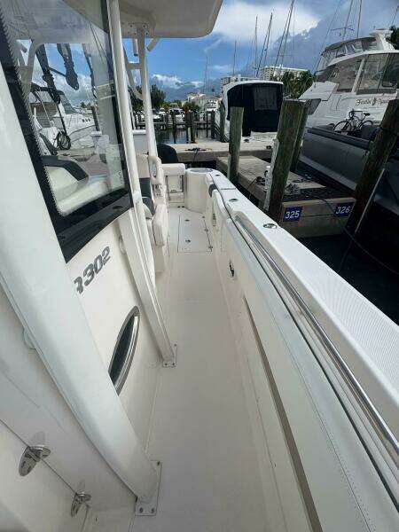 30ft Robalo Yacht For Sale