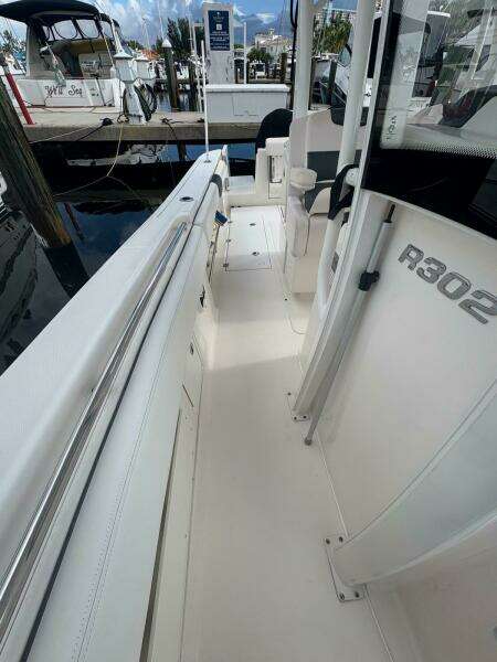 30ft Robalo Yacht For Sale