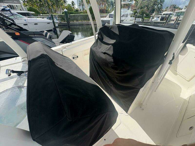 30ft Robalo Yacht For Sale