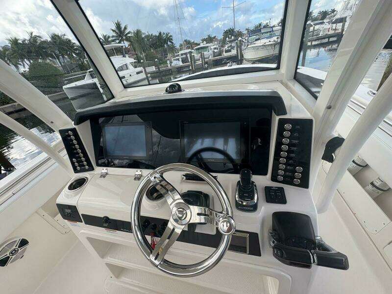 30ft Robalo Yacht For Sale