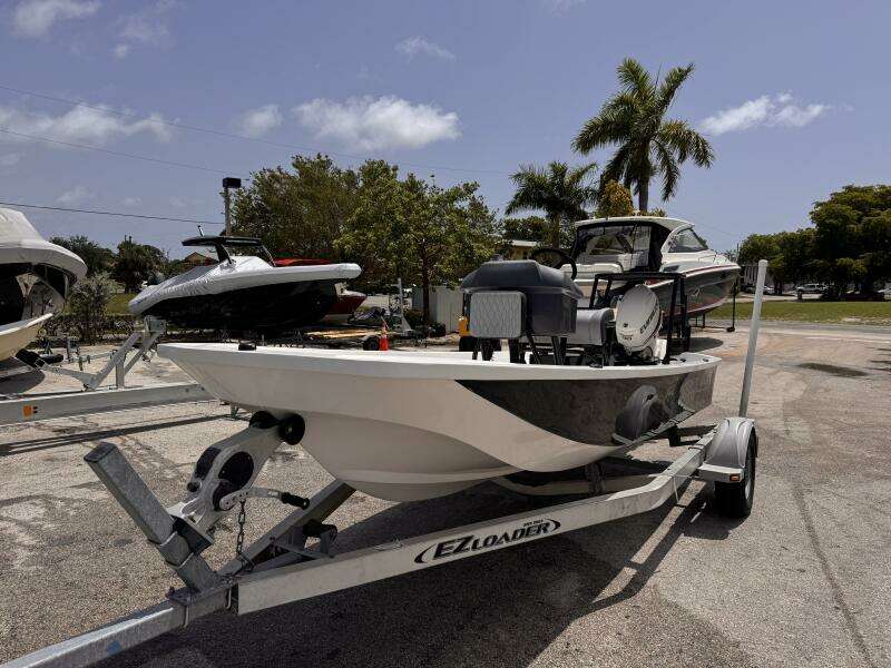 17ft Boston Whaler Yacht For Sale