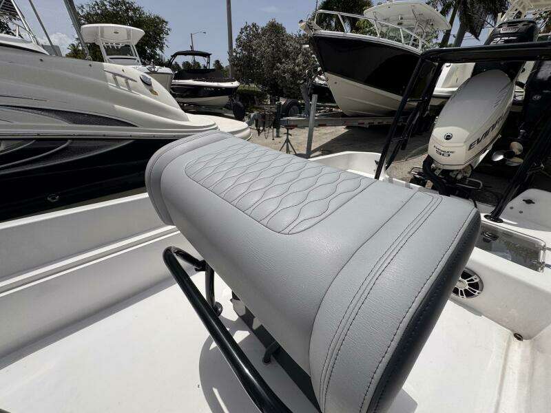 17ft Boston Whaler Yacht For Sale
