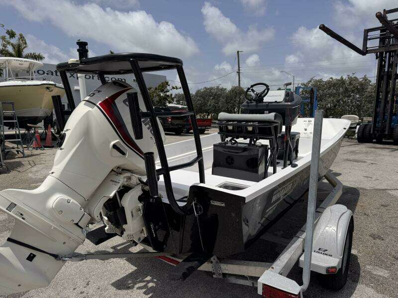 17ft Boston Whaler Yacht For Sale