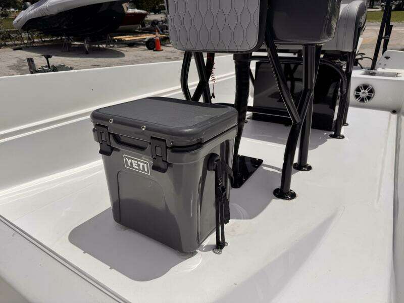 17ft Boston Whaler Yacht For Sale