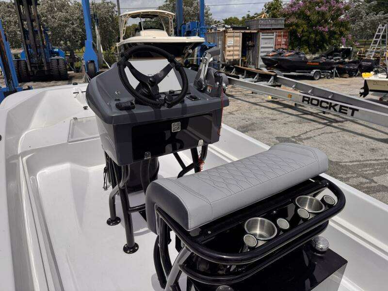 17ft Boston Whaler Yacht For Sale