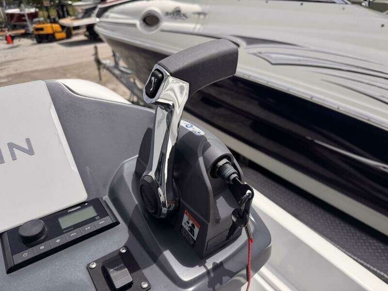 17ft Boston Whaler Yacht For Sale