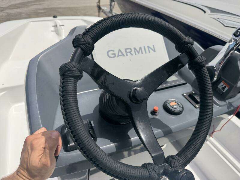 17ft Boston Whaler Yacht For Sale