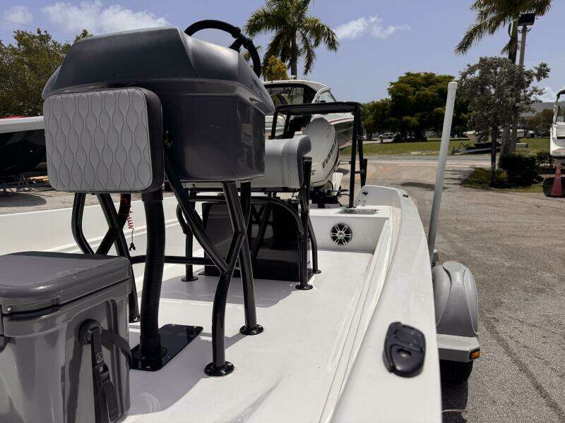17ft Boston Whaler Yacht For Sale