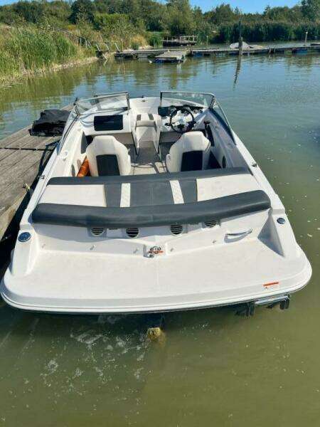 18ft Glastron Yacht For Sale
