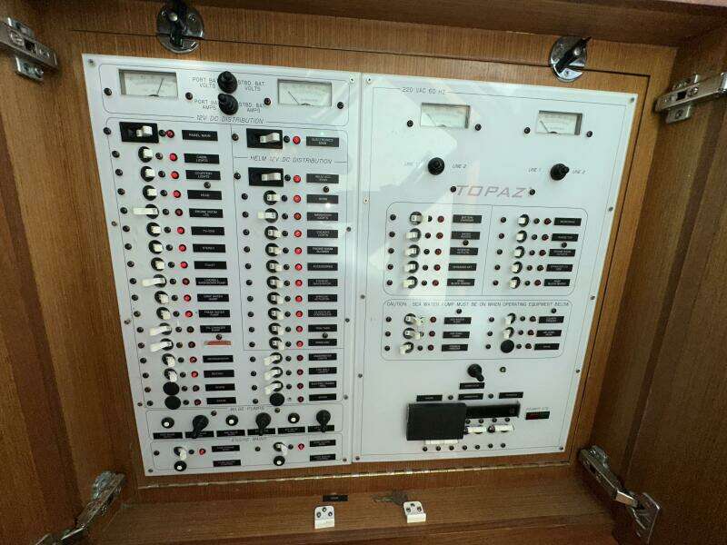 Offshore Office 40ft Topaz Yacht For Sale
