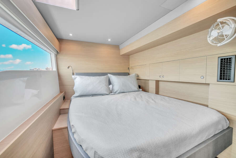 54ft Aquila Yacht For Sale