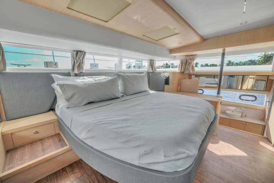 54ft Aquila Yacht For Sale