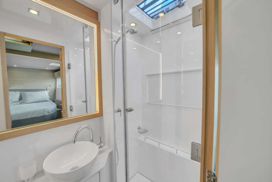 54ft Aquila Yacht For Sale