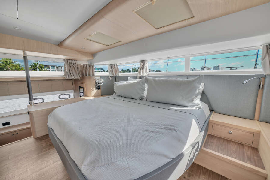 54ft Aquila Yacht For Sale